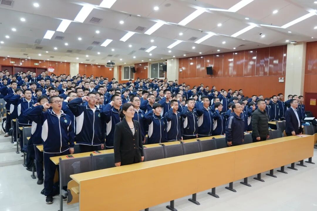 ���Ƕ��о�������Ա������ʽ