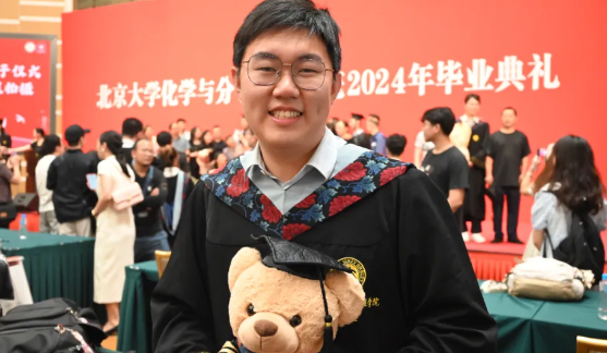 54级校友苏亚获得北京大学优秀毕业生