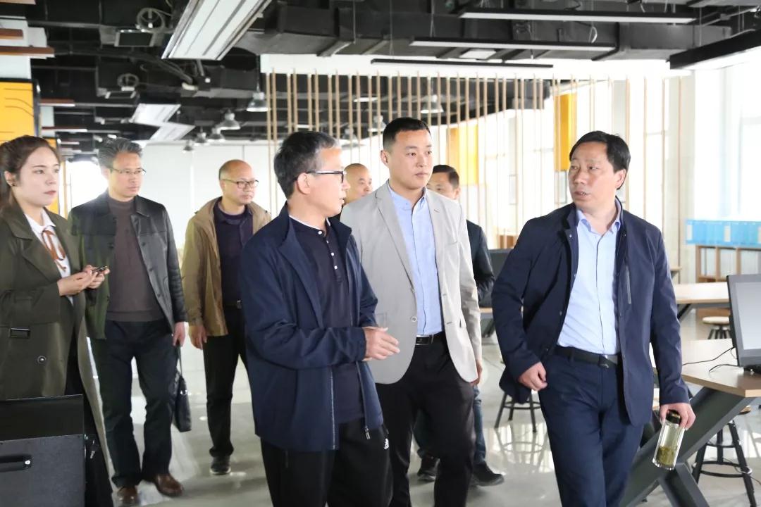 黄冈市浠水县实验高中到历城二中参观交流